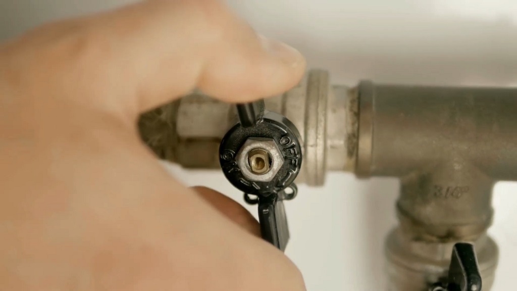 Zatvaranje glavnog ventila za vodu