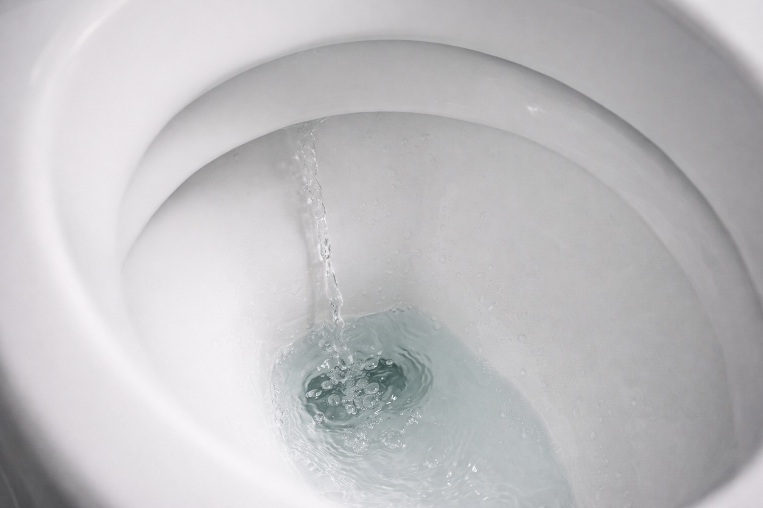 VC solja u koju konstantno kaplje voda iz vodokotlica